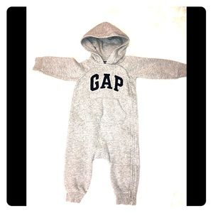 🦏 Baby Gap one piece suit